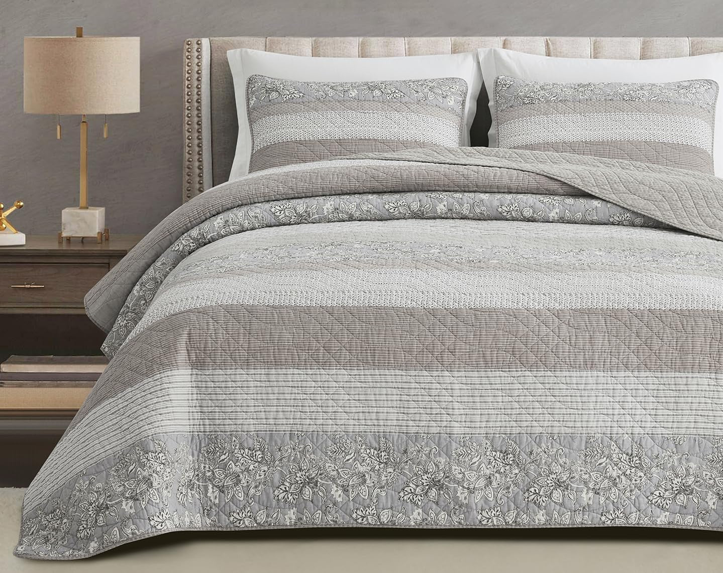 Kolekcja Chezmoi Addy Zestaw patchworkowych kołder Pranie wstępne Bawełna Lekki Dwustronny Wszystkie pory roku Ponadgabarytowy 3 częściowy Granatowo-biały szary Taupe Plaid Kołdry i kołdry Naty Shop Hibiscus Patchwork Stripes Taupe Twin
