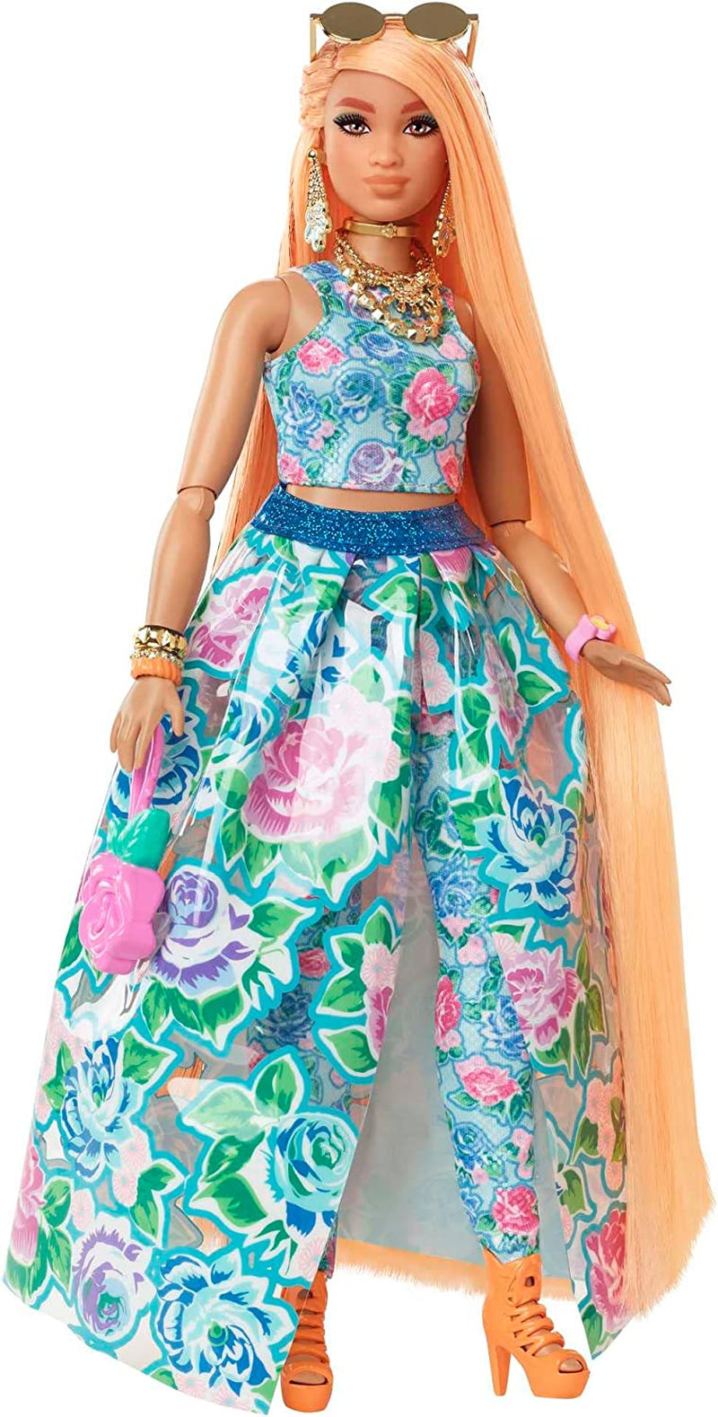 Barbie Extra Fancy, kręcone, długie truskawkowe blond włosy, dwuczęściowy kostium, niebieski kot, różowa torba, ananasowe okulary przeciwsłoneczne z lalką, odpowiednie jako prezent, lalki Hhn14 Naty Shop