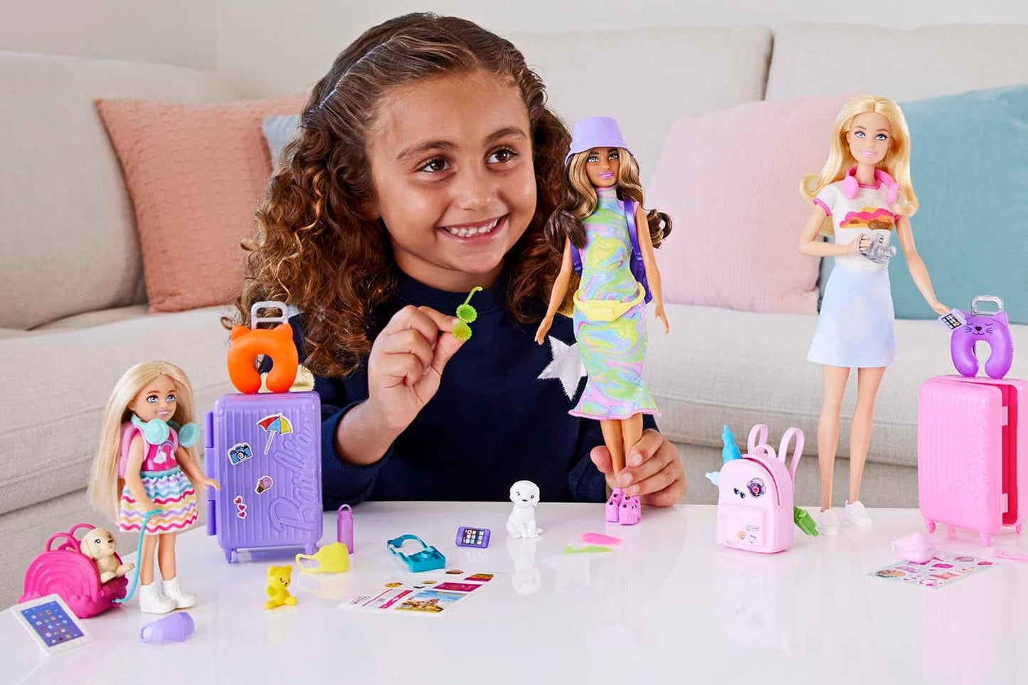 Zabawka Barbie Chelsea Lalka i akcesoria Zestaw podróżny dla psa 6 elementów, w tym stojak dla psa HJY17 Naty Shop Dolls