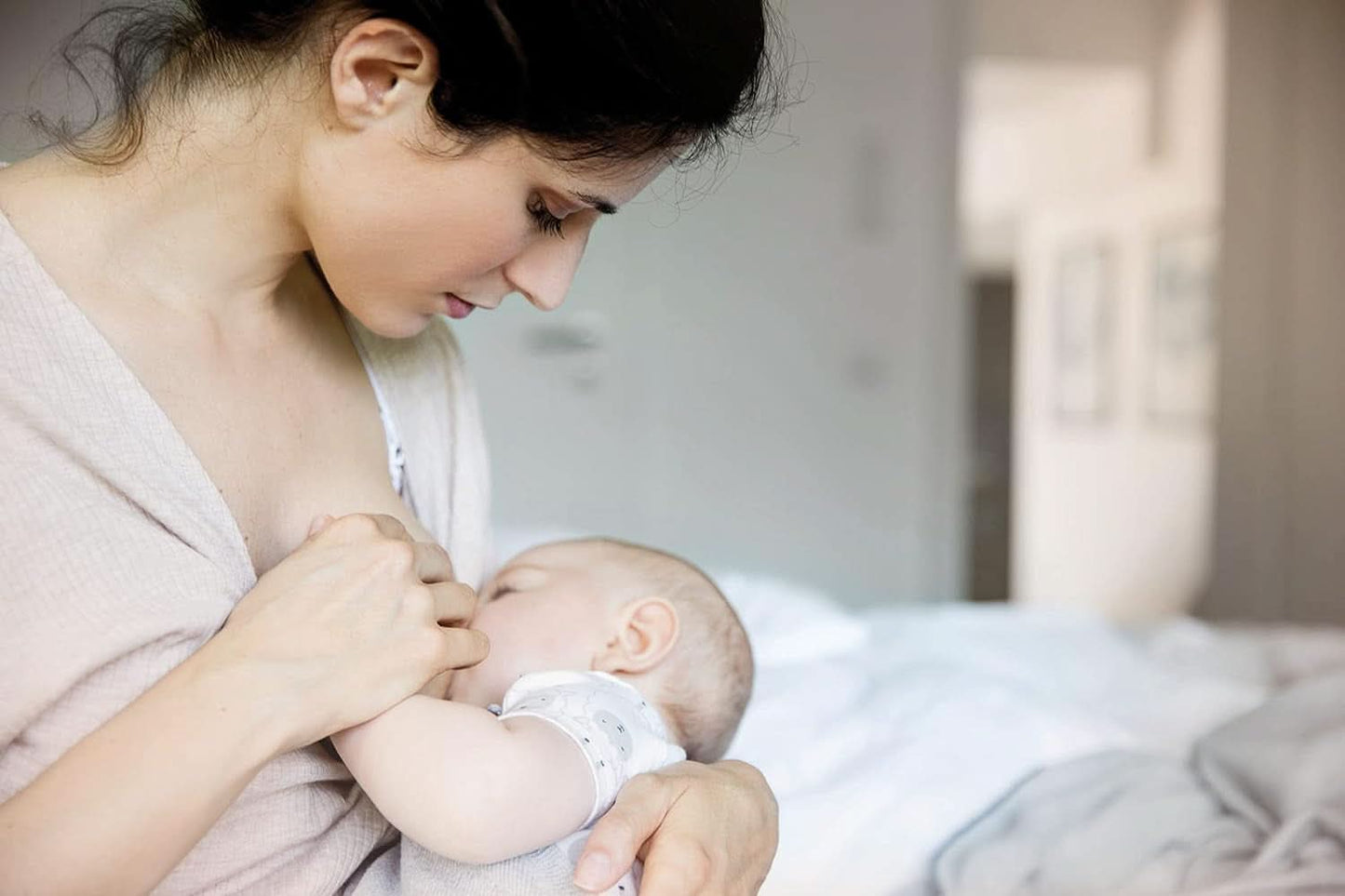 Pojemniki na mleko matki NIP First Moments 150 ml, 4 sztuki: możliwość układania w stosy i szczelne Akcesoria Żywność i karmienie piersią Sklep Bebe Naty
