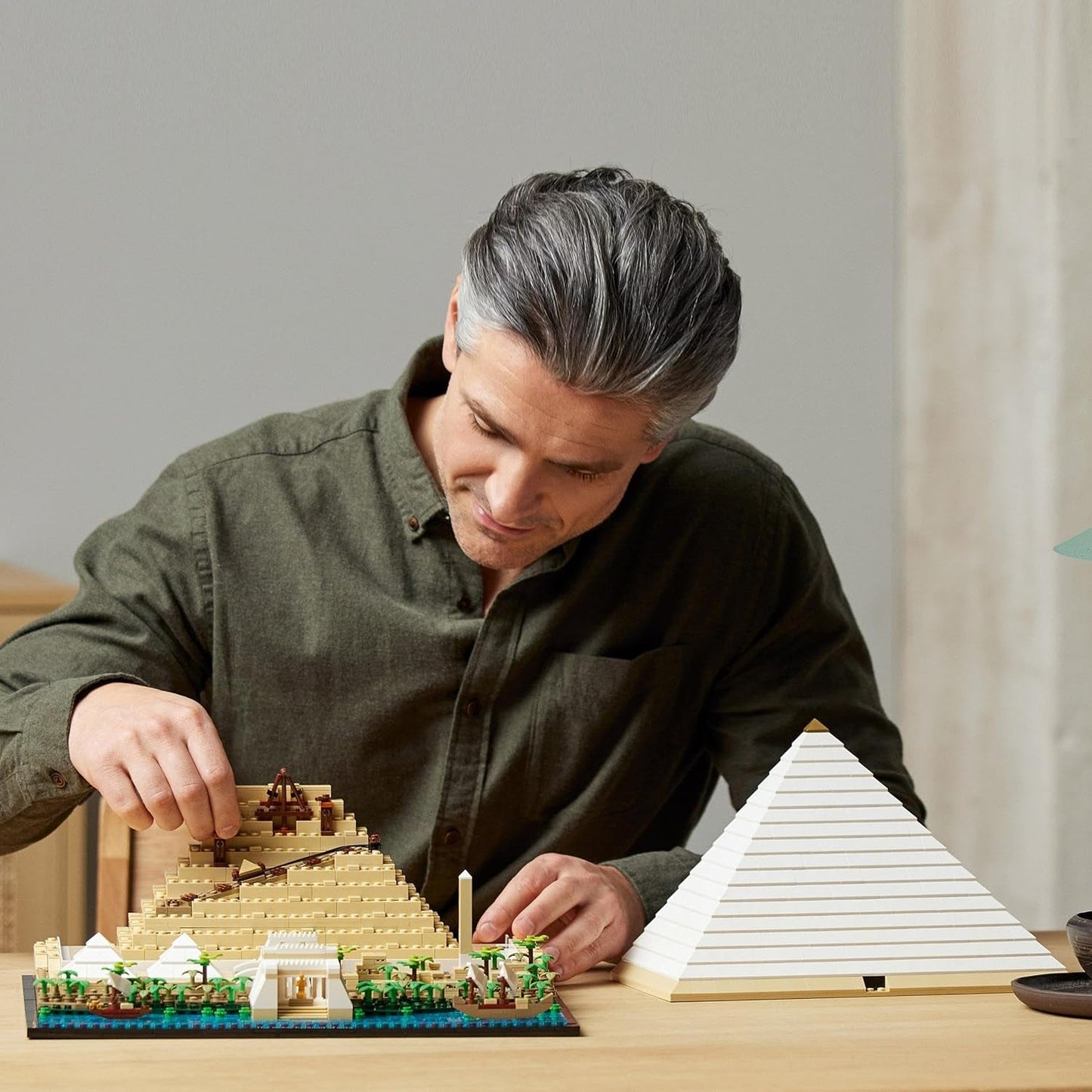 LEGO 21058 Architektura Zestaw do budowania Piramidy Cheopsa do rękodzieła jako kreatywne hobby, pomysł na prezent dla dorosłych, mężczyzn, kobiet, matki, ojca, aktywności twórczej, kolekcja znanych zabytków Zestawy do budowania Besuche den LEGO-Store