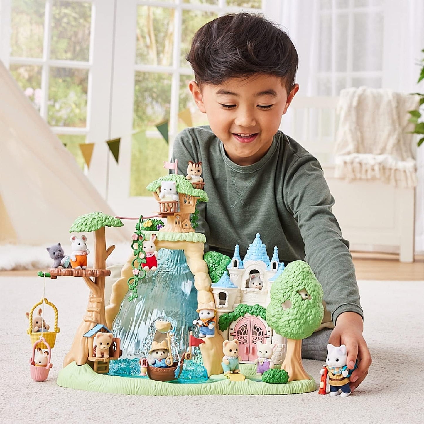 Sylvanian Families — zestaw odkrywców przygód 5763 z dwiema figurkami, ojcem i małym kotkiem mlecznym, figurką zwierzęcia, szczegółową zabawką dla dzieci w wieku od 3 lat