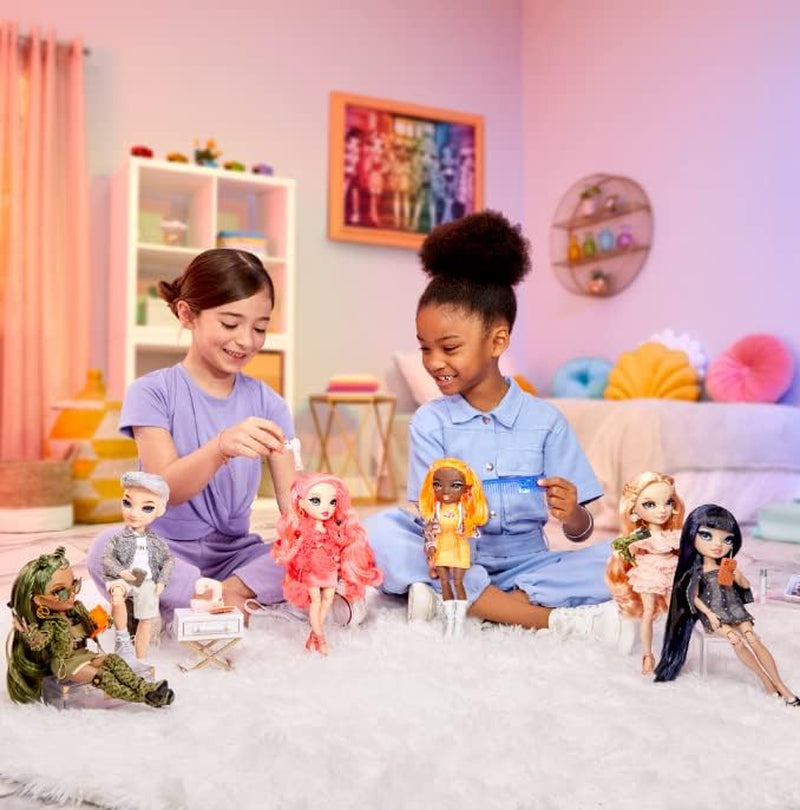 Lalka Rainbow High Fashion – Aidan Russell – Fioletowa lalka chłopiec – modny strój i ponad 10 kolorowych akcesoriów do zabawy – dla kolekcjonerów i dzieci w wieku 4–12 lat