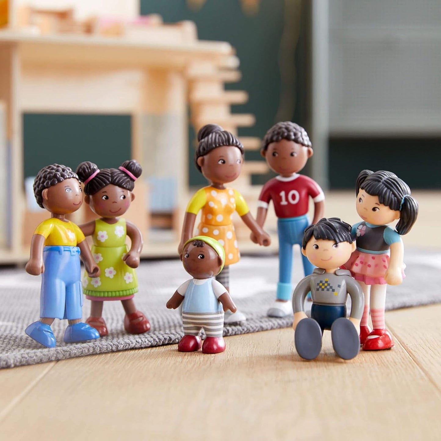 HABA 306696 — Zestaw do zabawy z rodziną Little Friends, elastyczne akcesoria dla lalek, wiek powyżej 3 lat
