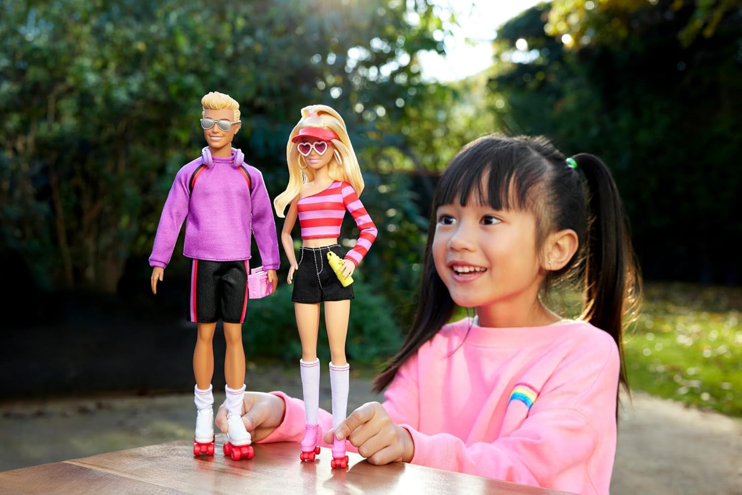 Zestaw Barbie Fashionistas z 2 modnymi lalkami i 6 akcesoriami, modne lalki Barbie i Ken na rolkach, figurki kolekcjonerskie z okazji 65. rocznicy, lalki HXK90 Naty Shop