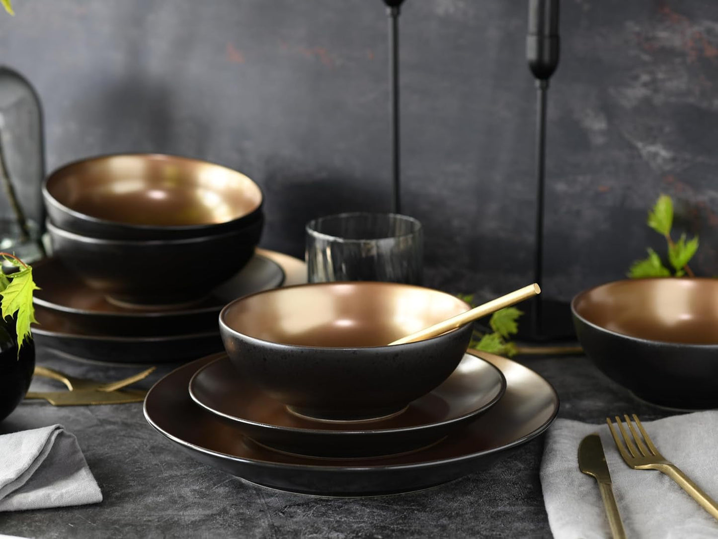 CreaTable, 23598, Seria GLAMOUR - Złota, 16-częściowy zestaw naczyń obiadowych, Usługa łączenia porcelany, Możliwość mycia w zmywarce i kuchence mikrofalowej, Jakość produkcji