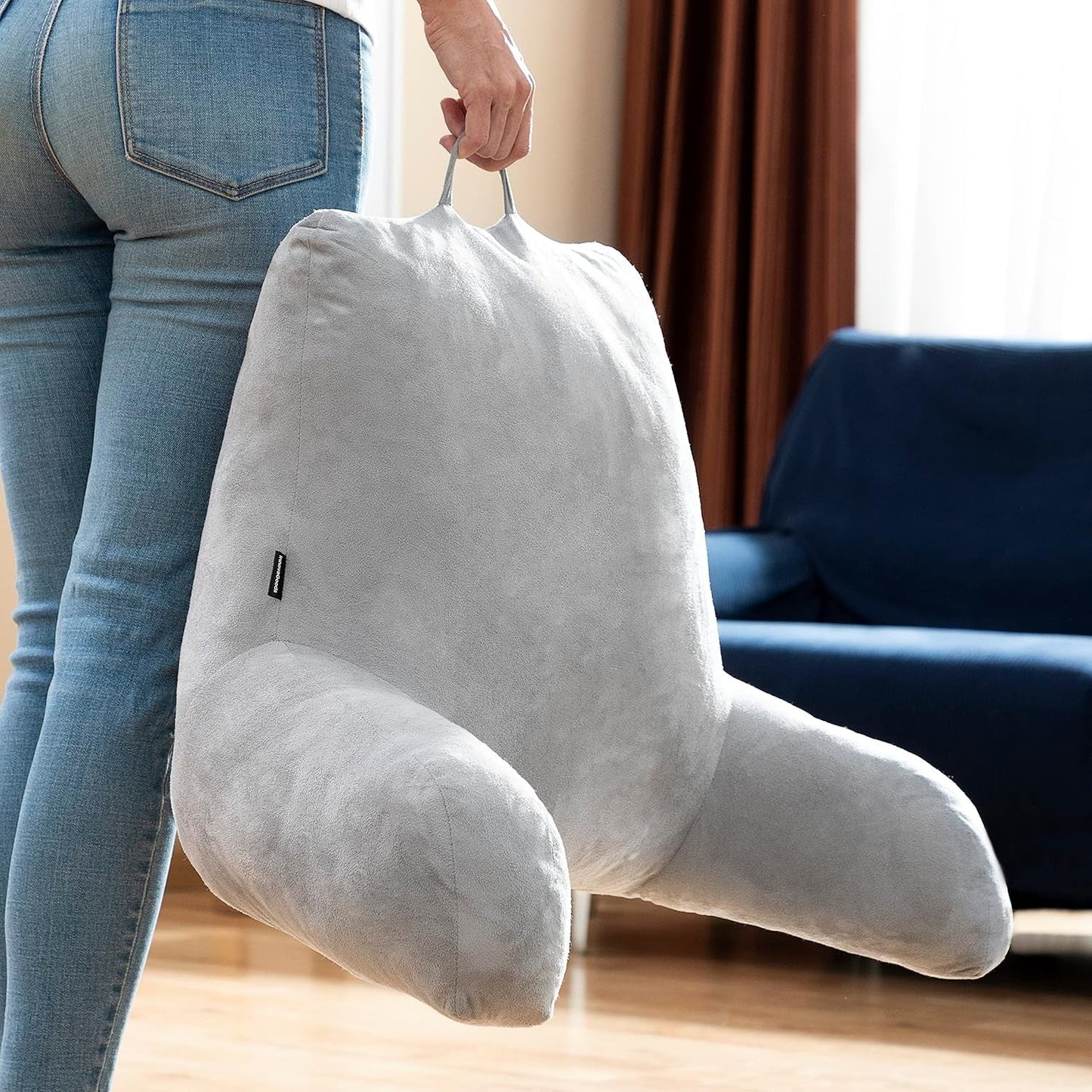 InnovaGoods Huglow poduszka do czytania z podłokietnikiem do sofy, łóżka i dywanu, poduszka do czytania z podparciem lędźwiowym i uchwytem do przenoszenia, ergonomiczna, zapobiega dyskomfortowi i bólowi, szara