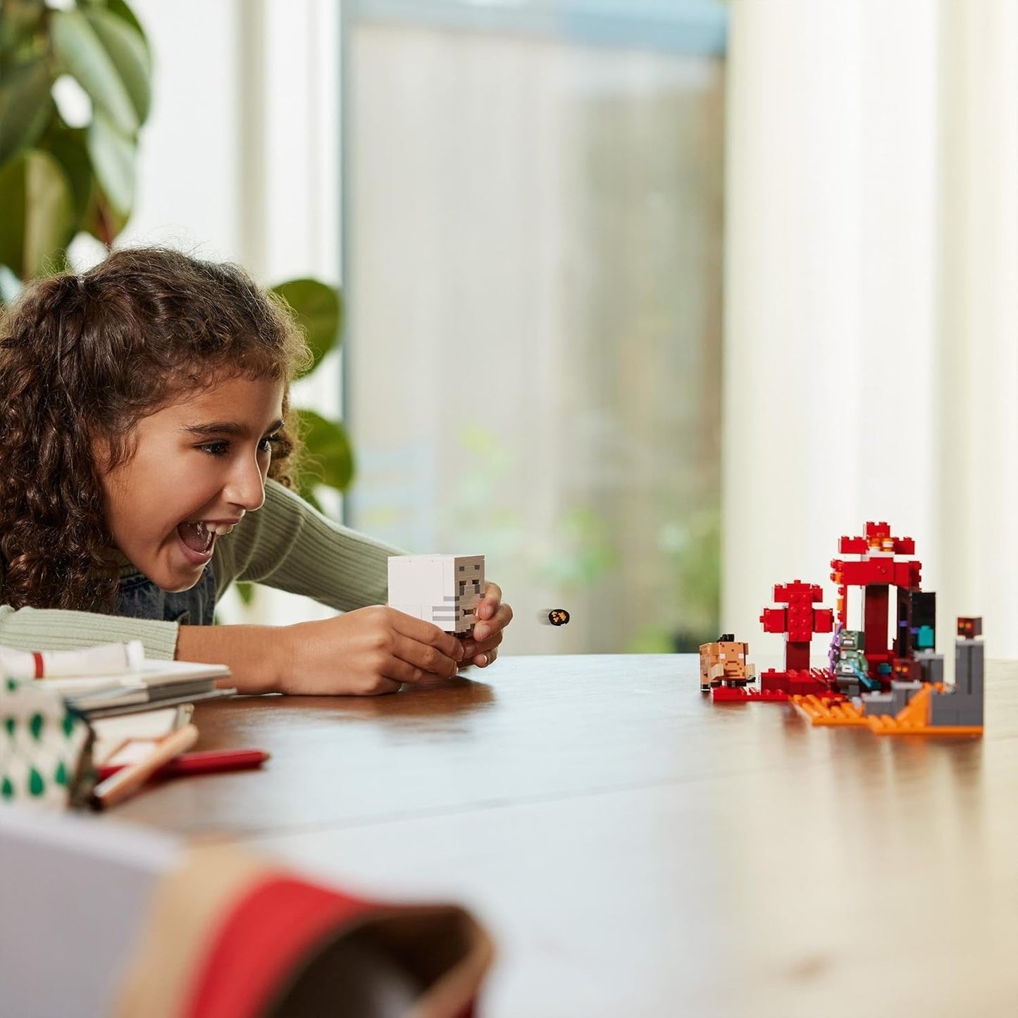LEGO Minecraft Zasadzka w portalu do Netheru Zabawkowa gra w Nether dla dzieci ze scenami bitewnymi i legendarnymi figurkami W tym upiorny prezent dla graczy dla chłopców i dziewcząt w wieku 8 lat 21255 Zestawy do budowania Kup w sklepie LEGO