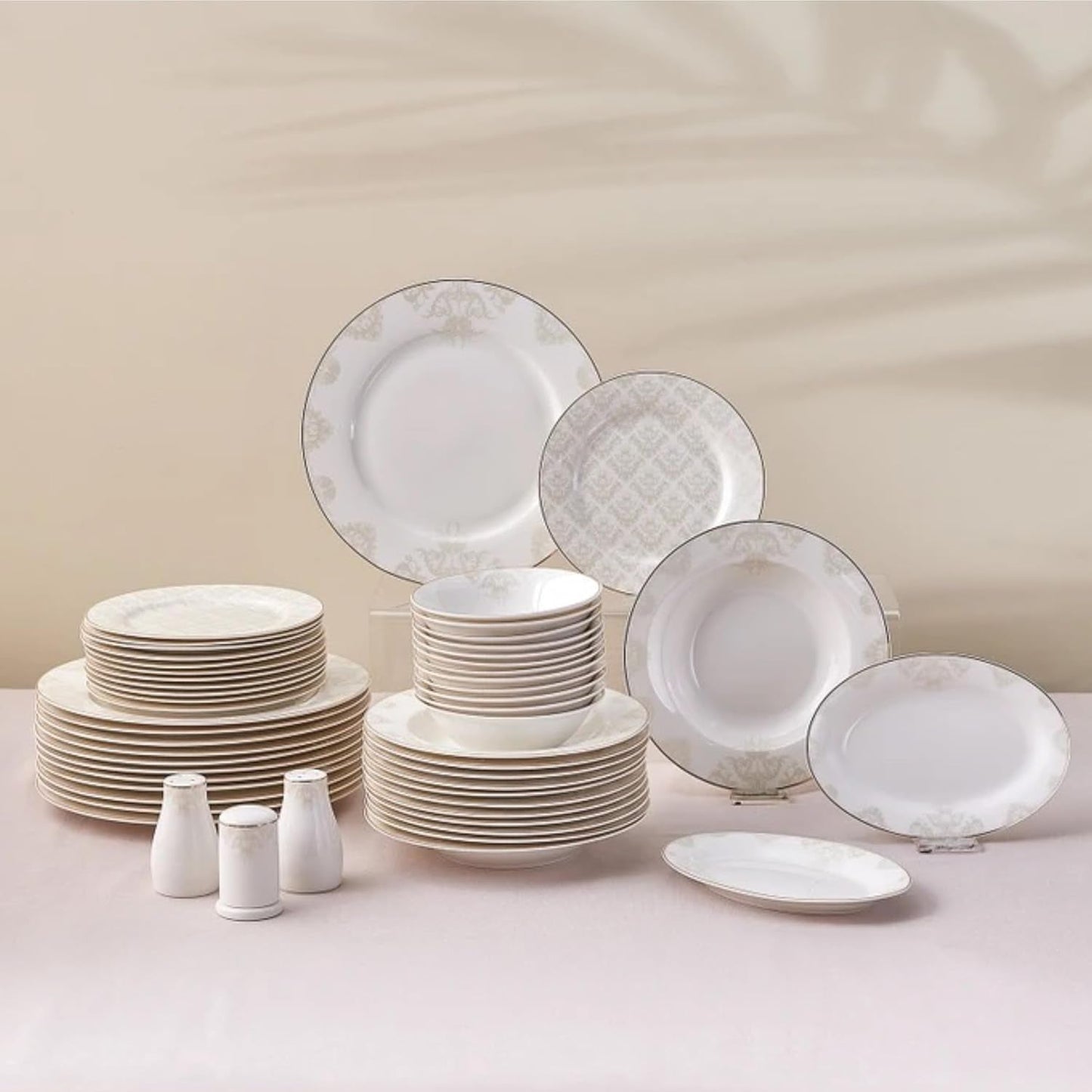 Zestaw naczyń obiadowych Karaca Elegance Bone Siena na 12 osób, nowoczesny zestaw naczyń porcelanowych, zestaw naczyń obiadowych z miskami na zupę, półmisek, talerze głębokie, talerze deserowe - białe i złote