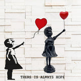 Urocza dziewczyna z balonu Rzeźba z żywicy Home Decor Statua Banksy Czerwone serce Dziewczyna Balon Rysunek Sztuka współczesna Rzeźba na blat Półka Wystrój Posągi i rzeźby Naty Shop