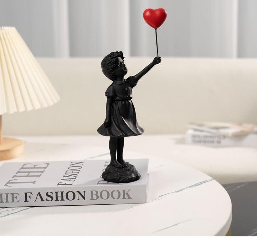 Urocza dziewczyna z balonu Rzeźba z żywicy Home Decor Statua Banksy Czerwone serce Dziewczyna Balon Rysunek Sztuka współczesna Rzeźba na blat Półka Wystrój Posągi i rzeźby Naty Shop