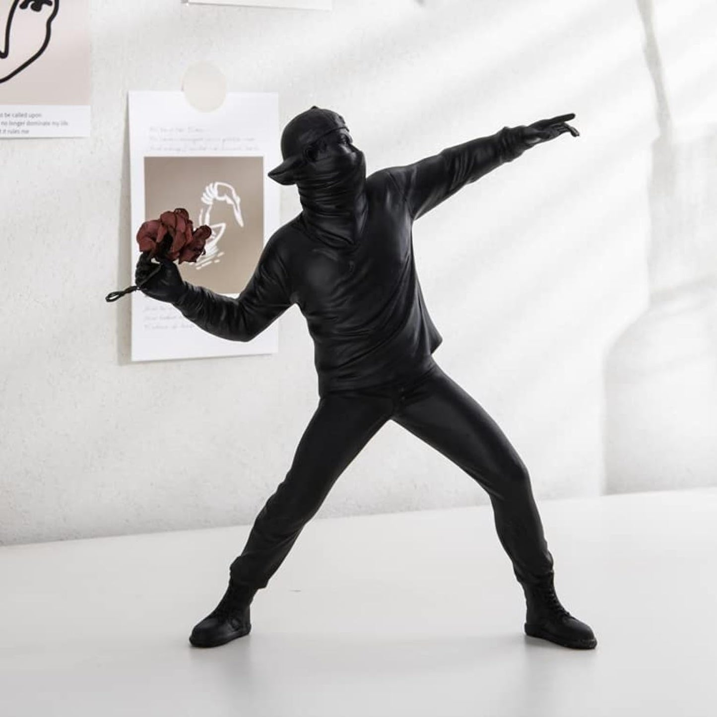 Urocza dziewczyna z balonu Rzeźba z żywicy Wystrój domu Statua Banksy Czerwone serce Dziewczyna Balon Rysunek Sztuka współczesna Rzeźba na półkę stołową Wystrój Naty Shop Posągi i rzeźby Renghua_Black
