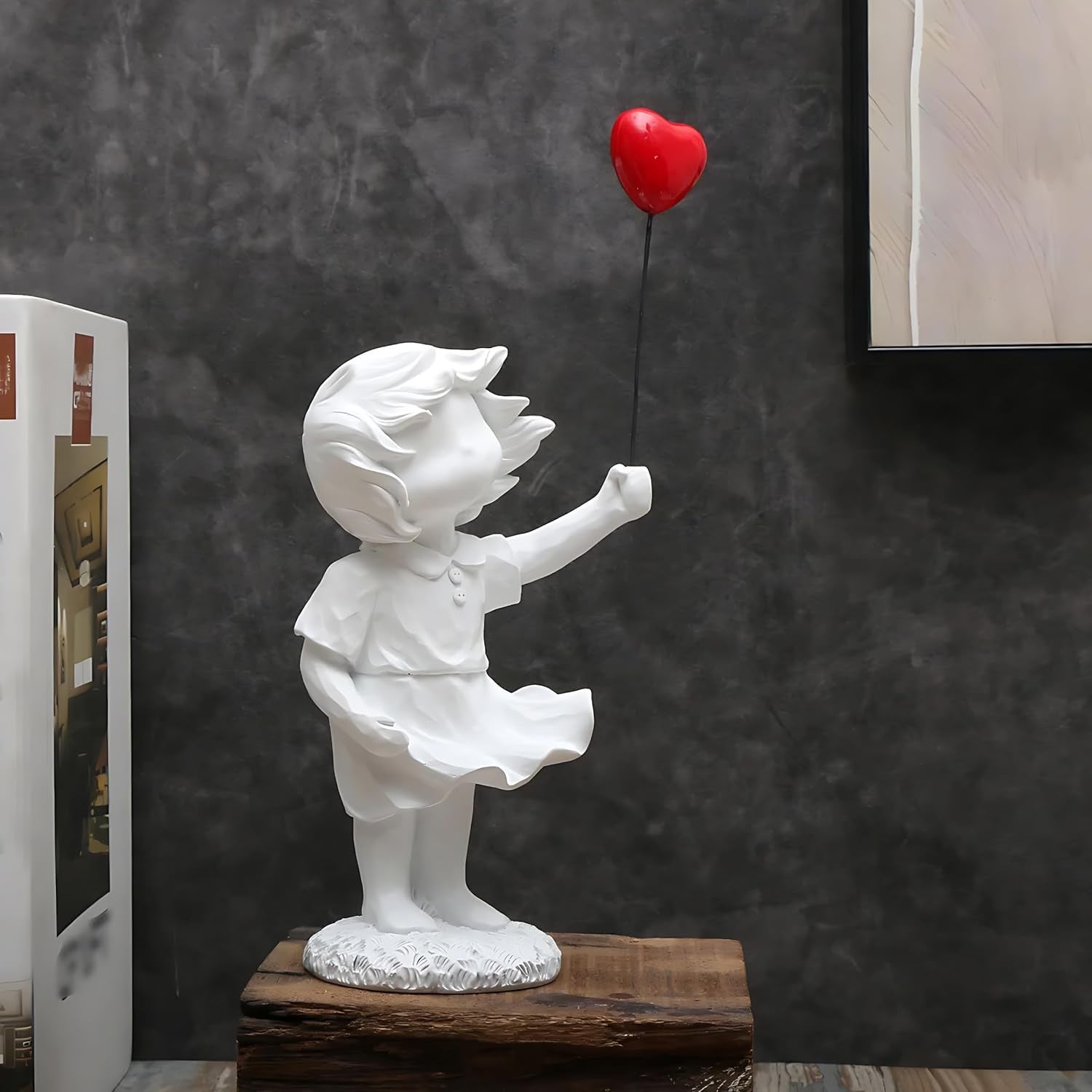 Urocza dziewczyna z balonu Rzeźba z żywicy Wystrój domu Statua Banksy Czerwone serce Dziewczyna Balon Rysunek Sztuka współczesna Rzeźba na półkę stołową Wystrój Posągi i rzeźby Sklep Naty Biały balon