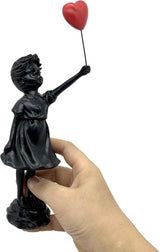 Urocza dziewczyna z balonu Rzeźba z żywicy Home Decor Statua Banksy Czerwone serce Dziewczyna Balon Rysunek Sztuka współczesna Rzeźba na blat Półka Wystrój Posągi i rzeźby Naty Shop