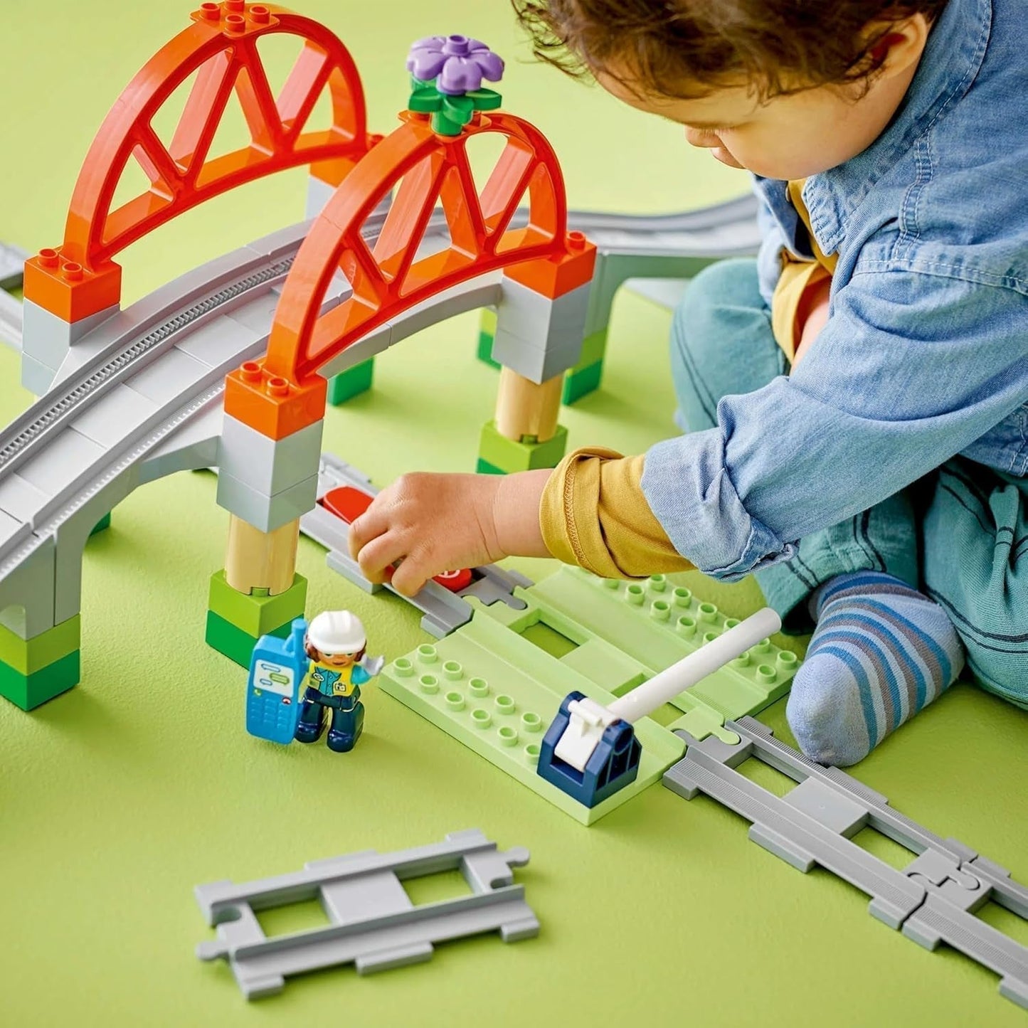 LEGO DUPLO Miejski most kolejowy i tory — zestaw rozszerzający, prezent dla dzieci od 2 lat, zestaw do budowania i rekonstrukcji, zestaw rozwojowy dla przedszkolaków, zabawka edukacyjna 10426 Zestawy do budowania Besuche den LEGO-Store