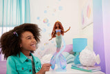 Mattel Disney Ariel Mała Syrenka – lalka syrenka Deluxe z koralikami do włosów i stojakiem dla lalek do kreatywnej zabawy i pokazu, dla dzieci w wieku od 3 lat, HNF42