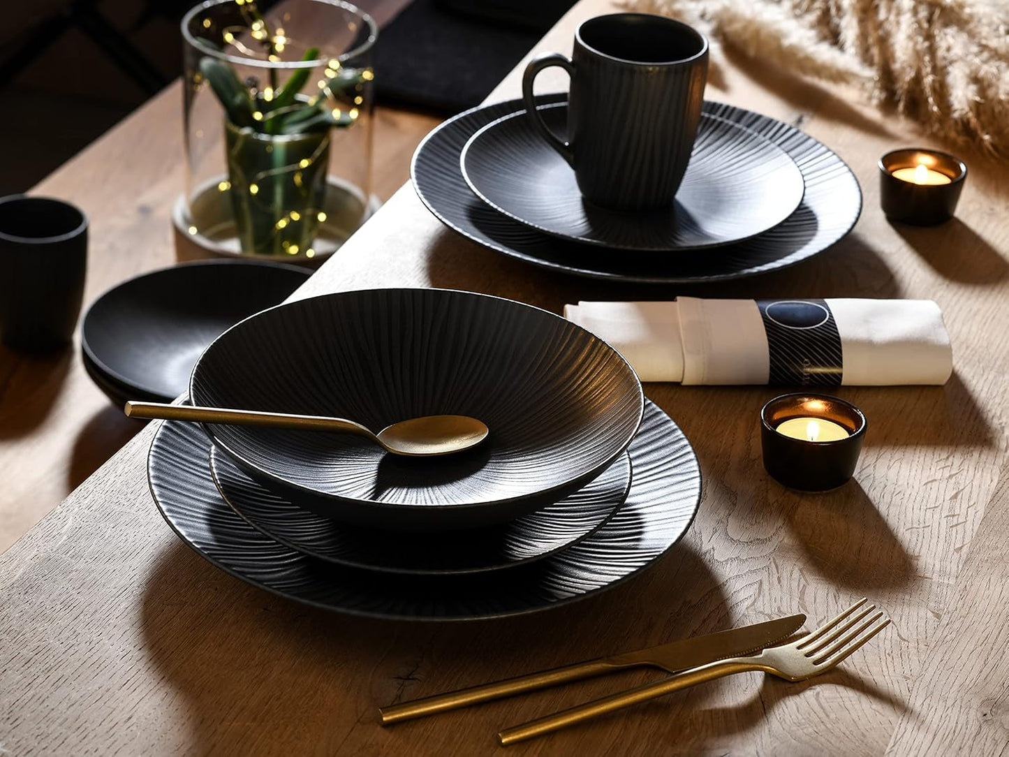 CreaTable, 20537, Vesuvio Black Series, 16-częściowy zestaw naczyń obiadowych, serwis łączenia porcelany, można myć w zmywarce i używać w kuchence mikrofalowej, wyprodukowano w Portugalii