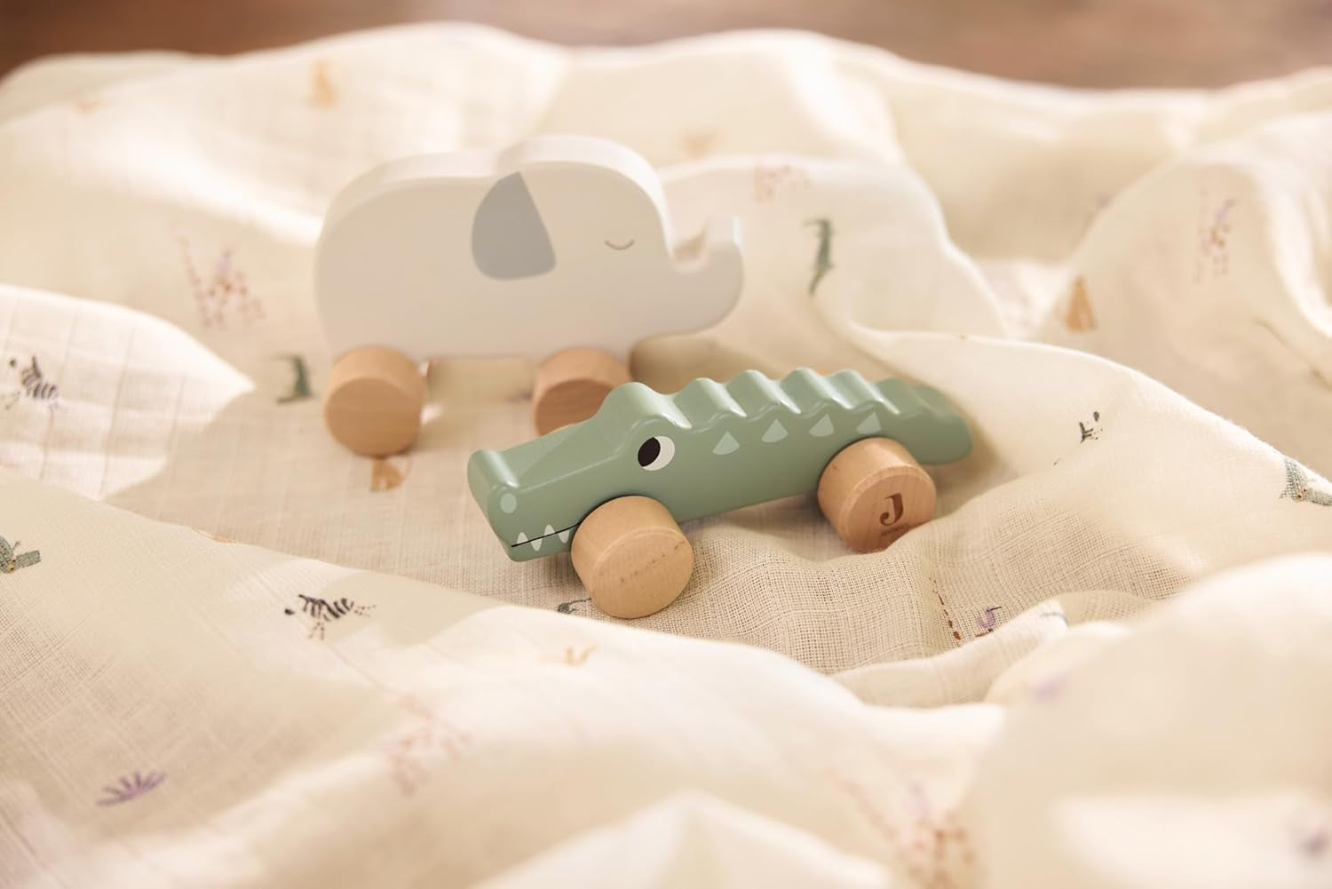 Jollein 112-001-67090 Drewniana zabawka na kółkach, zielona Baby Toys Naty Shop