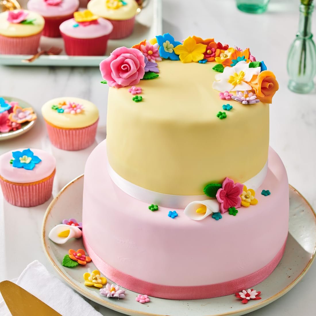 FunCakes roll fondant Botanical Green: Łatwa w użyciu, gładka, elastyczna, miękka i giętka, idealna do dekoracji ciast, halal, koszerna i bezglutenowa, 250g Naty Shop Pasta cukrowa