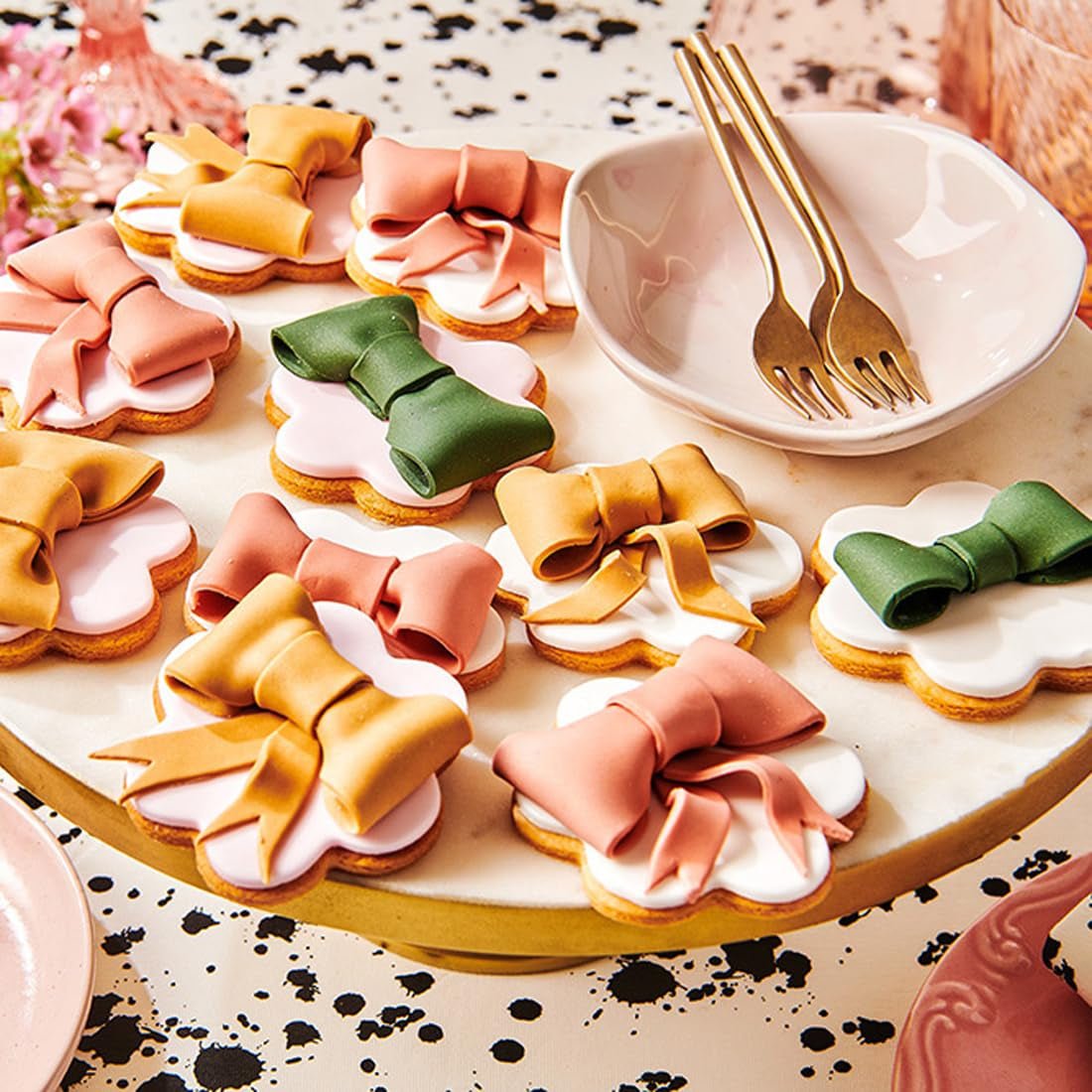 FunCakes Sparkling Gold Fondant w rolce: łatwy w użyciu, gładki, elastyczny, miękki i giętki, idealny do dekorowania ciast, halal, koszerny i bezglutenowy. 250 g pasty cukrowej Naty Shop
