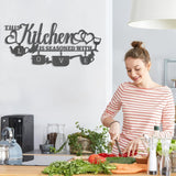 KHayRovies Dekoracje ścienne w kuchni Metal Ta kuchnia jest przyprawiona miłością Czarny napis Tabliczka z imieniem Rustykalne żelazne litery Cytaty dla kuchni Dom wiejski Salon Posągi i rzeźby Naty Shop