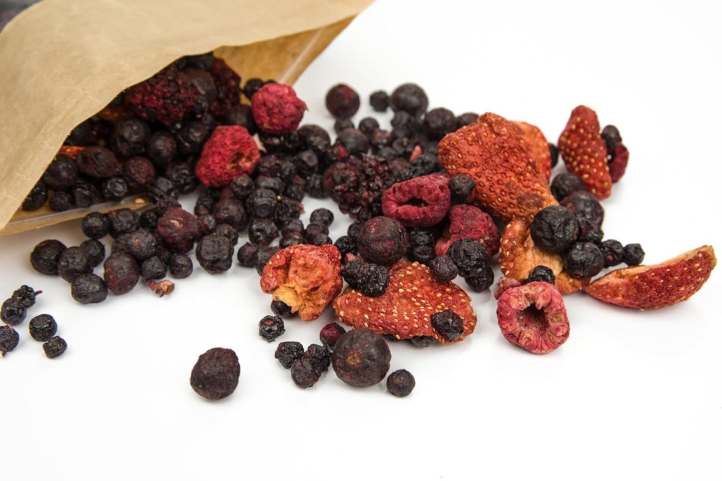 Mynatura Kolorowa mieszanka jagód liofilizowanych I Mieszanka owocowa I Maliny I Czarna porzeczka I Truskawki I Przekąski owocowe I Wegańskie I 350g Produkty suszone Naty Shop