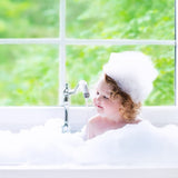 PAEDIPROTECT 2w1 szampon i płyn do mycia dla niemowląt i dzieci 200 ml, delikatne oczyszczanie i włosy bez perfum i mikroplastików, żel pod prysznic nawilża suchą i wrażliwą skórę, również dla dorosłych Dzieci - Kąpiel i pielęgnacja Naty Shop