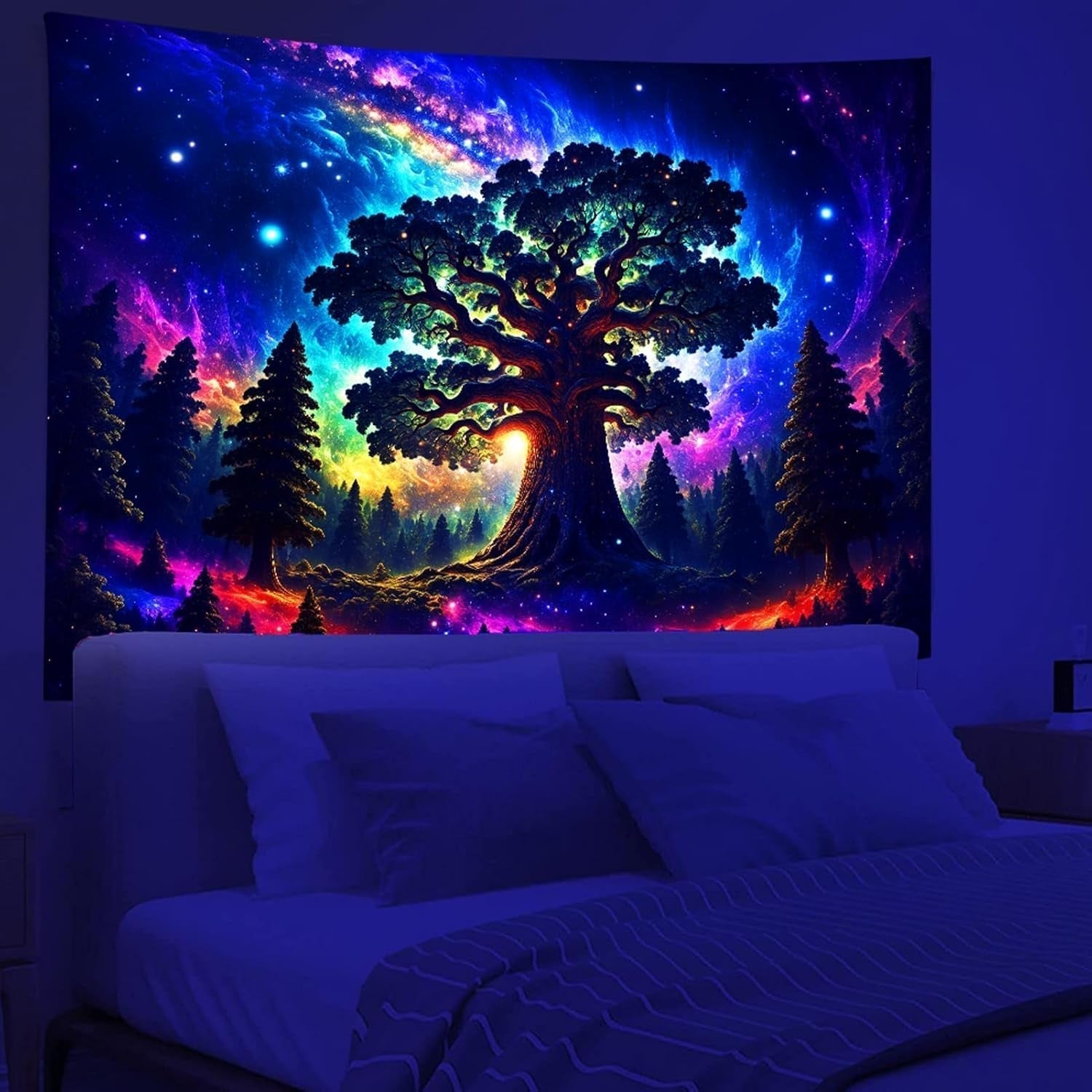 Gobelin czarne światło las psychodeliczny natura drzewo gwiazdy galaktyka Strona główna - Akcesoria i dekoracje Naty Shop